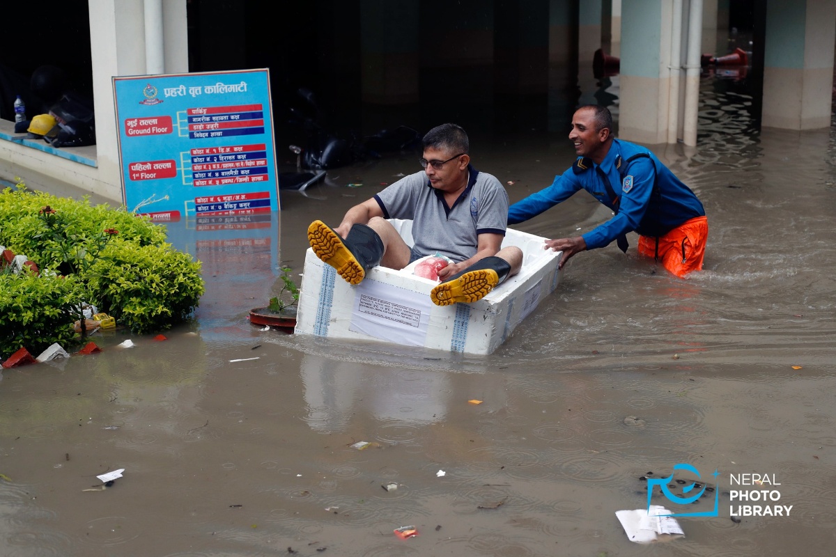 उपत्यकाका अस्पतालदेखि प्रहरी कार्यालयसम्म डुबानमा [तस्वीरहरू] 