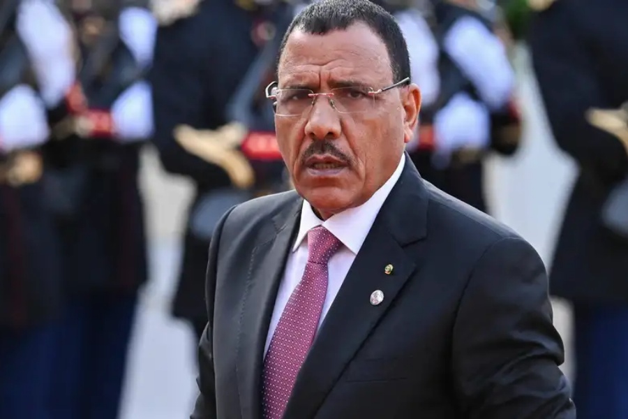 नाइजर राष्ट्रपतिको स्वास्थ्य परीक्षण, रिहा गर्न सेनाद्वारा अस्वीकार