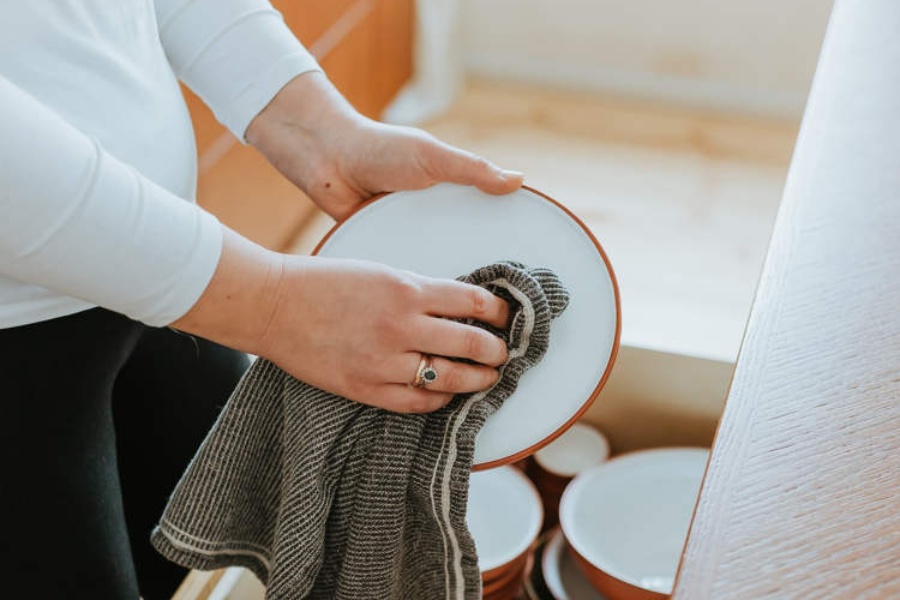 बिनातलब घरका कामकाजमा लगाएबापत पूर्वपतिबाट महिलालाई क्षतिपूर्ति भराउन अदालतको आदेश