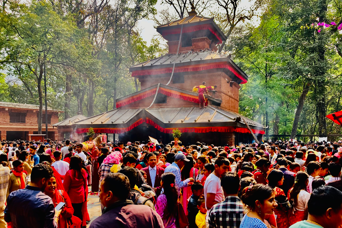 चैतेदशैँ: बागलुङ कालिकामा भक्तजनको घुइँचो