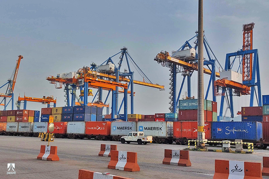 बिशाखापटनमबाट रेलमा नेपाल हिँडेका ५४० कन्टेनर बाटैमा अड्किए, व्यवसायी चिन्तित