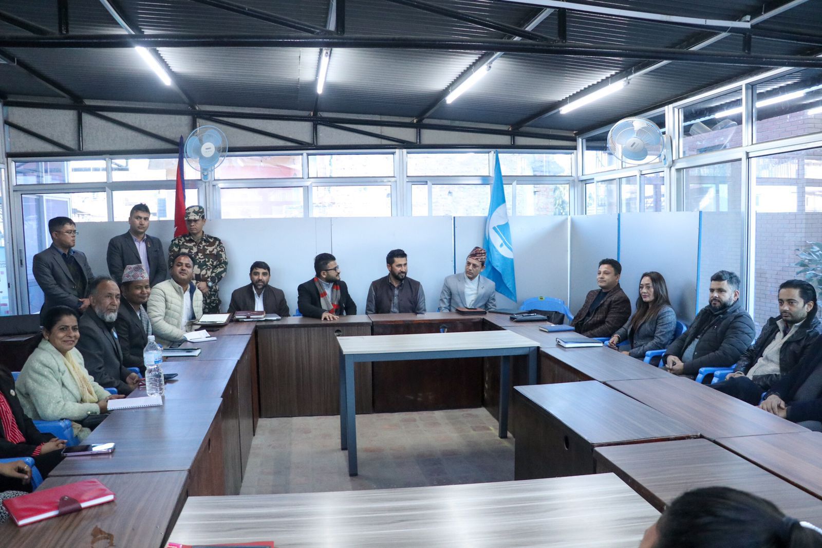 सरकारमा रहने/नरहनेबारे छलफल गर्दै रास्वपा, बैठक जारी