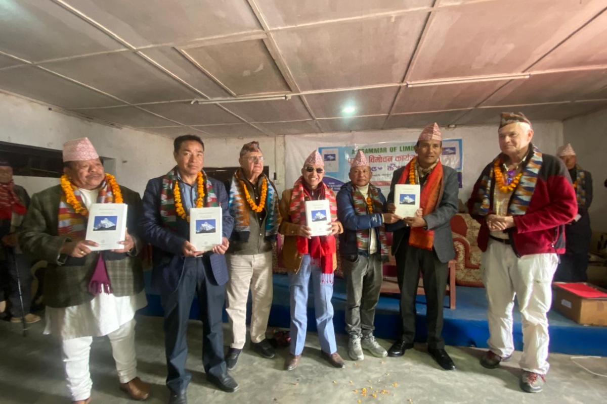 डच भाषाशास्त्री जर्ज भान ड्रिमद्वारा लिखित ‘अ ग्रामर अफ लिम्बू’ को विमोचन