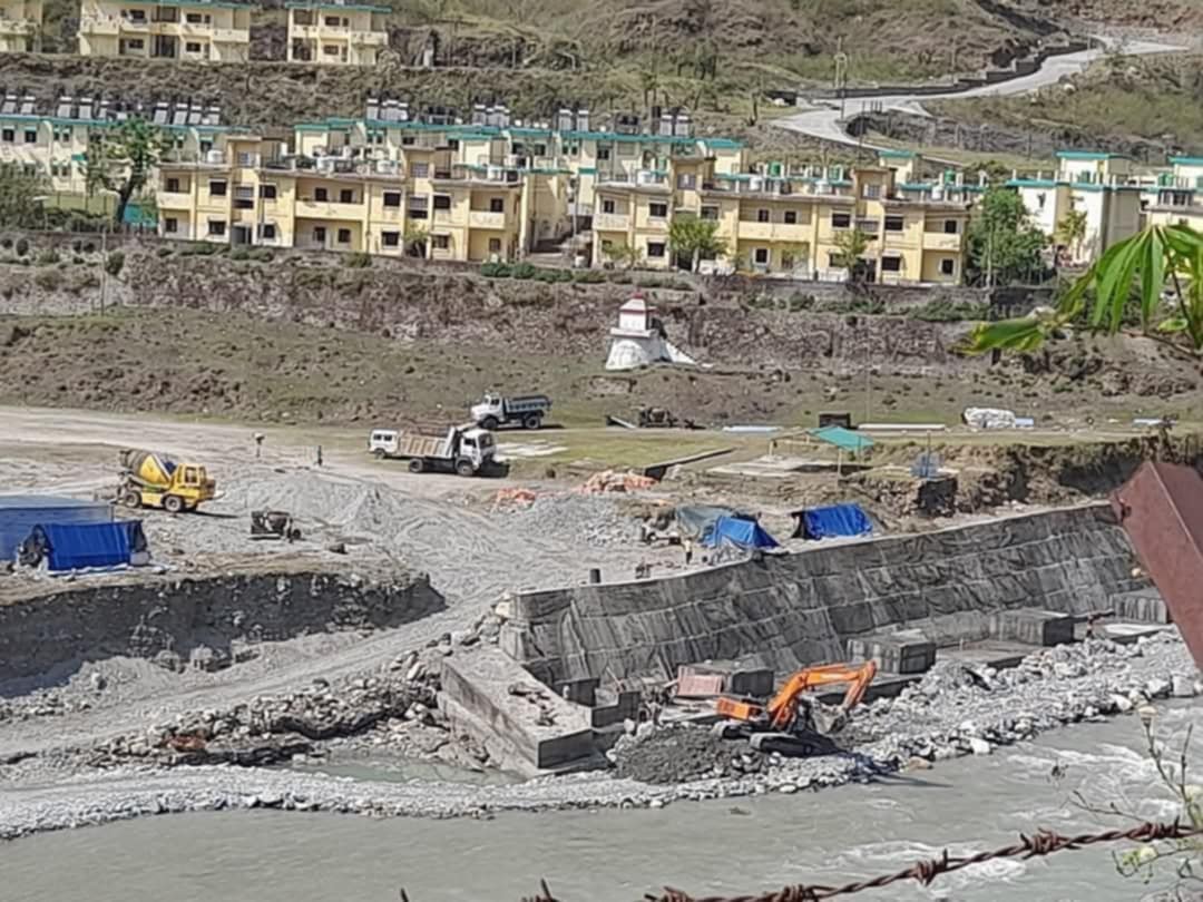 तटबन्ध निर्माण रोक्न प्रजिअलाई ज्ञापनपत्र, अविलम्ब कूटनीतिक पहल थाल्न माग