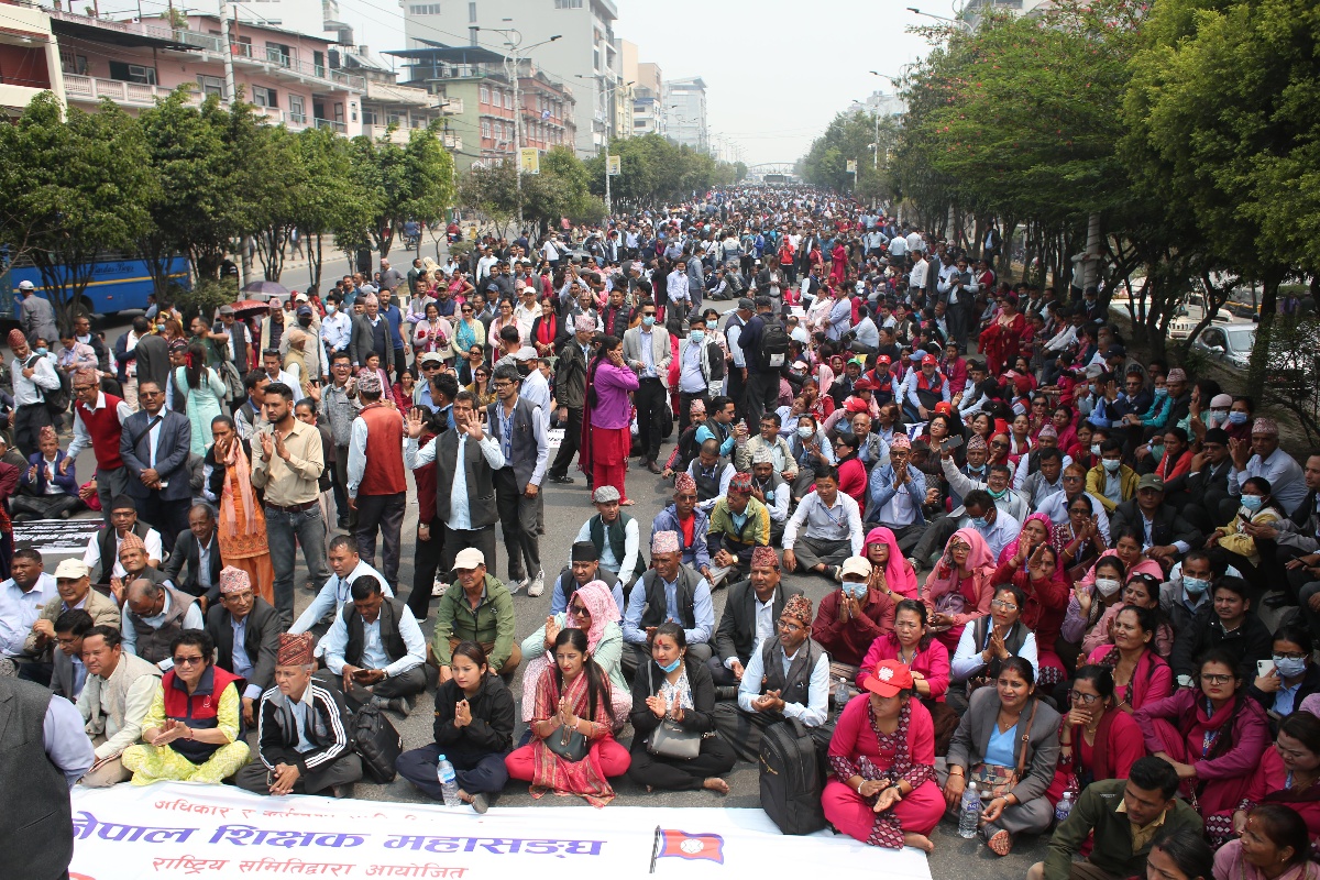 आन्दोलनरत शिक्षकलाई शिक्षा मन्त्रालयले बोलायो वार्तामा