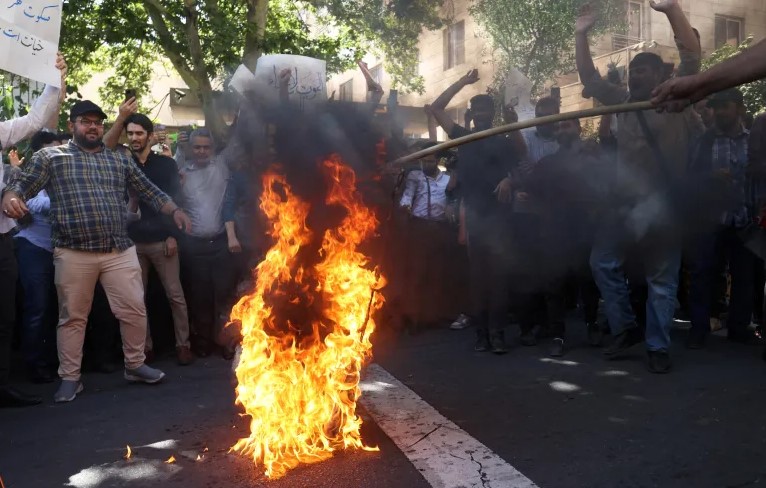 स्टकहोममा कुरान जलाइएपछि मुस्लिम राष्ट्रहरू रुष्ट, स्वीडेन सरकारले भन्यो–स्लामोफोबिक कार्य