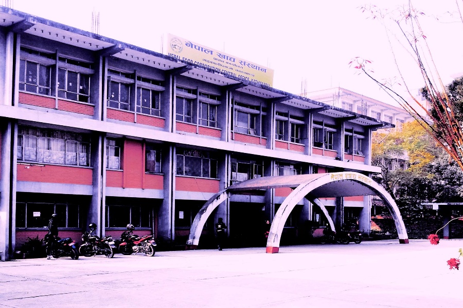 काठमाडौँबाट केरुङ हुँदै सिमकोट पुर्‍याइँदै खाद्यान्न