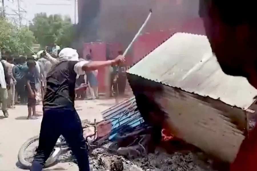 पाकिस्तानमा गिर्जाघर जलाइयो, इसाईहरूको घरमा तोडफोड