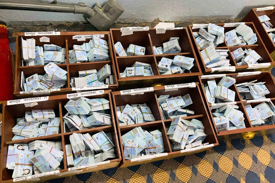 सेवाग्राही बिदेसिएपछि पन्ध्र हजार परिचयपत्र थन्किए