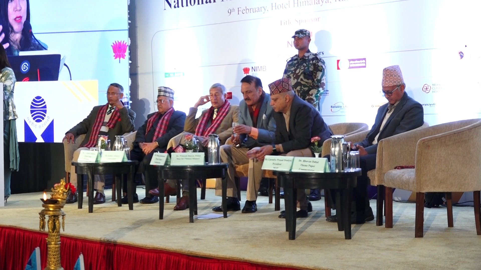 अर्थविद् भन्छन्– विदेशी लगानी भित्र्याउन नसक्दा आन्तरिक ऋणमा भार पर्‍यो