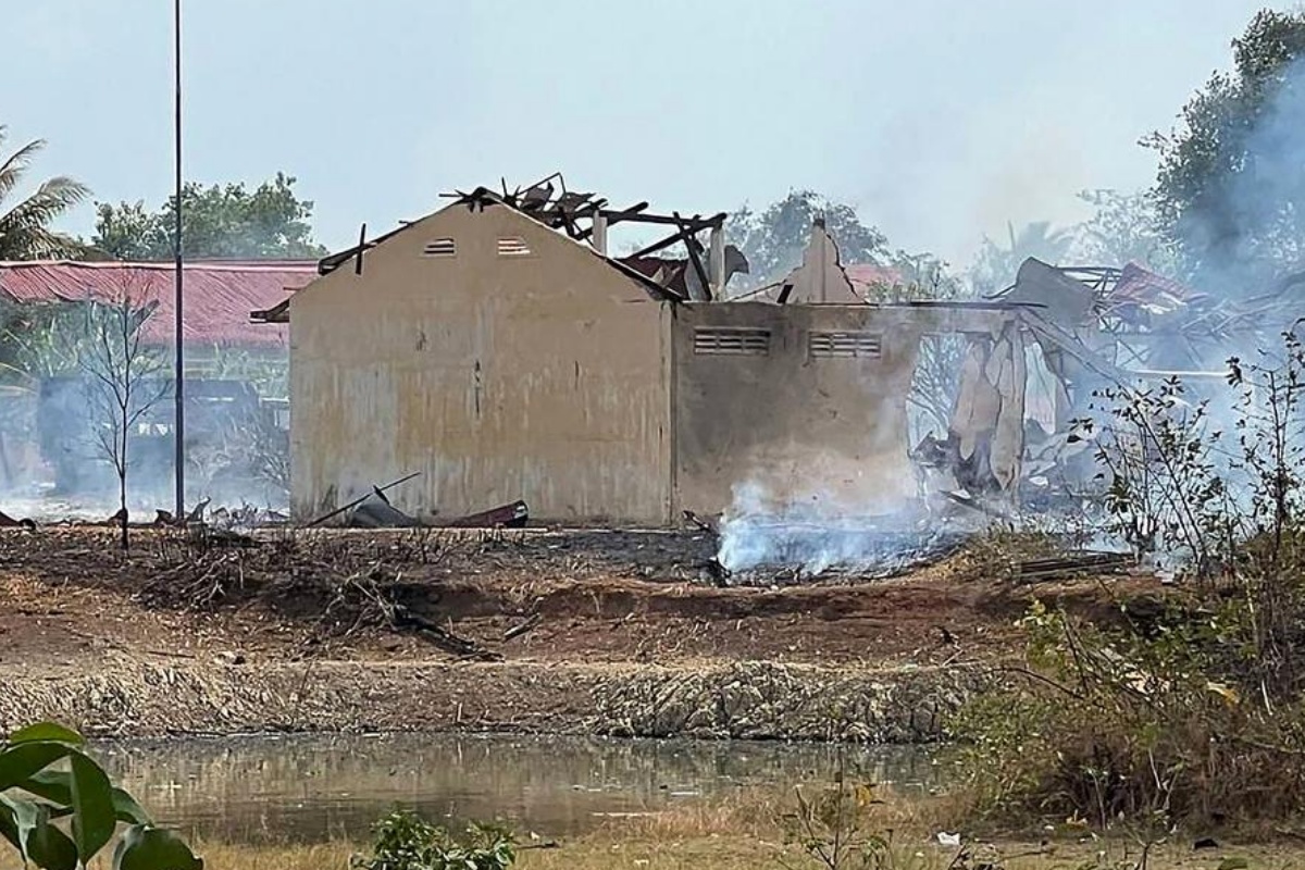 कम्बोडियामा विस्फोट हुँदा २० सैनिकको मृत्यु