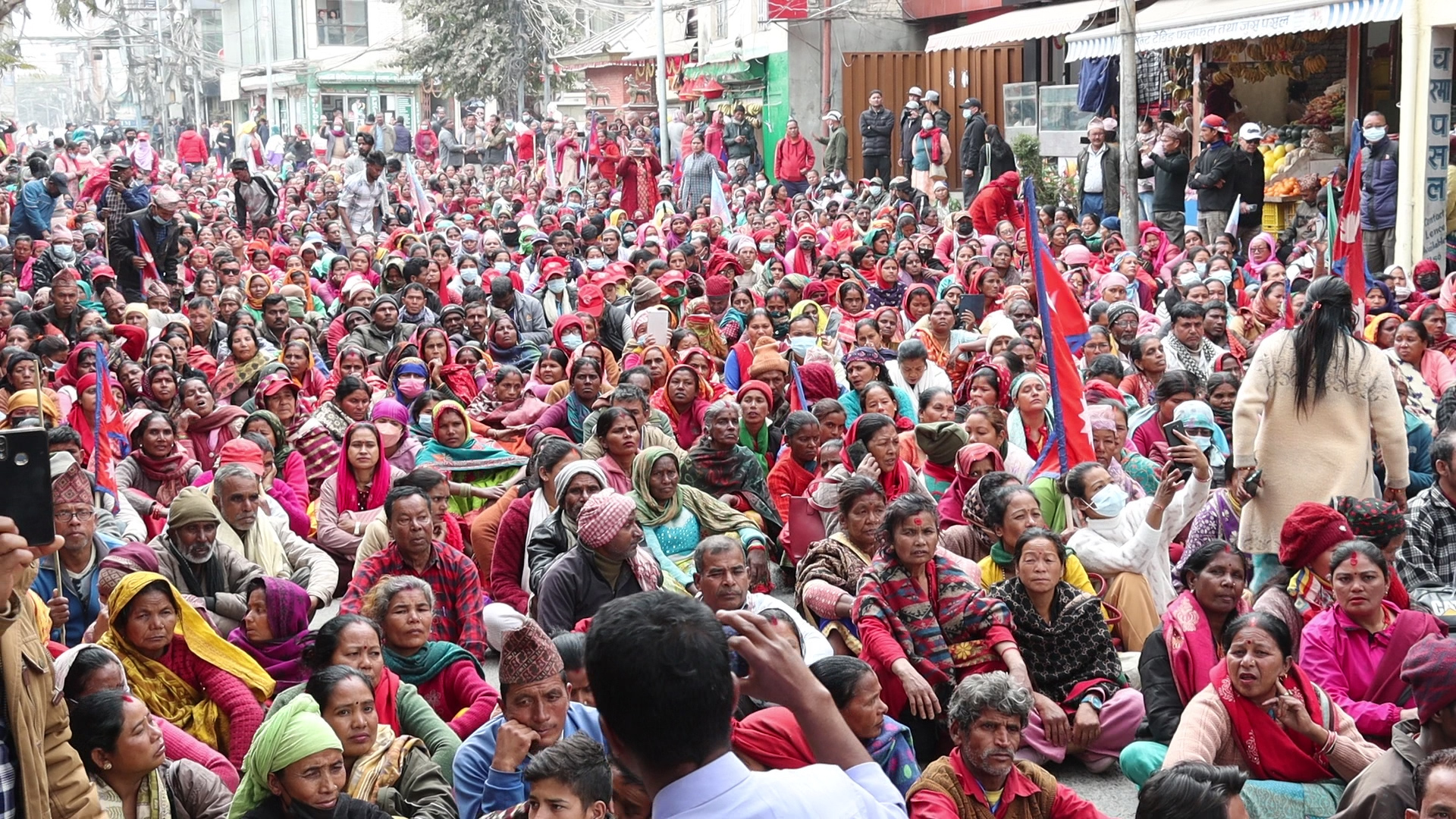 ‘लघुवित्त संस्थाका ऋणीहरूलाई खाँदै नखाएको ऋण तिर्न ताकेता’