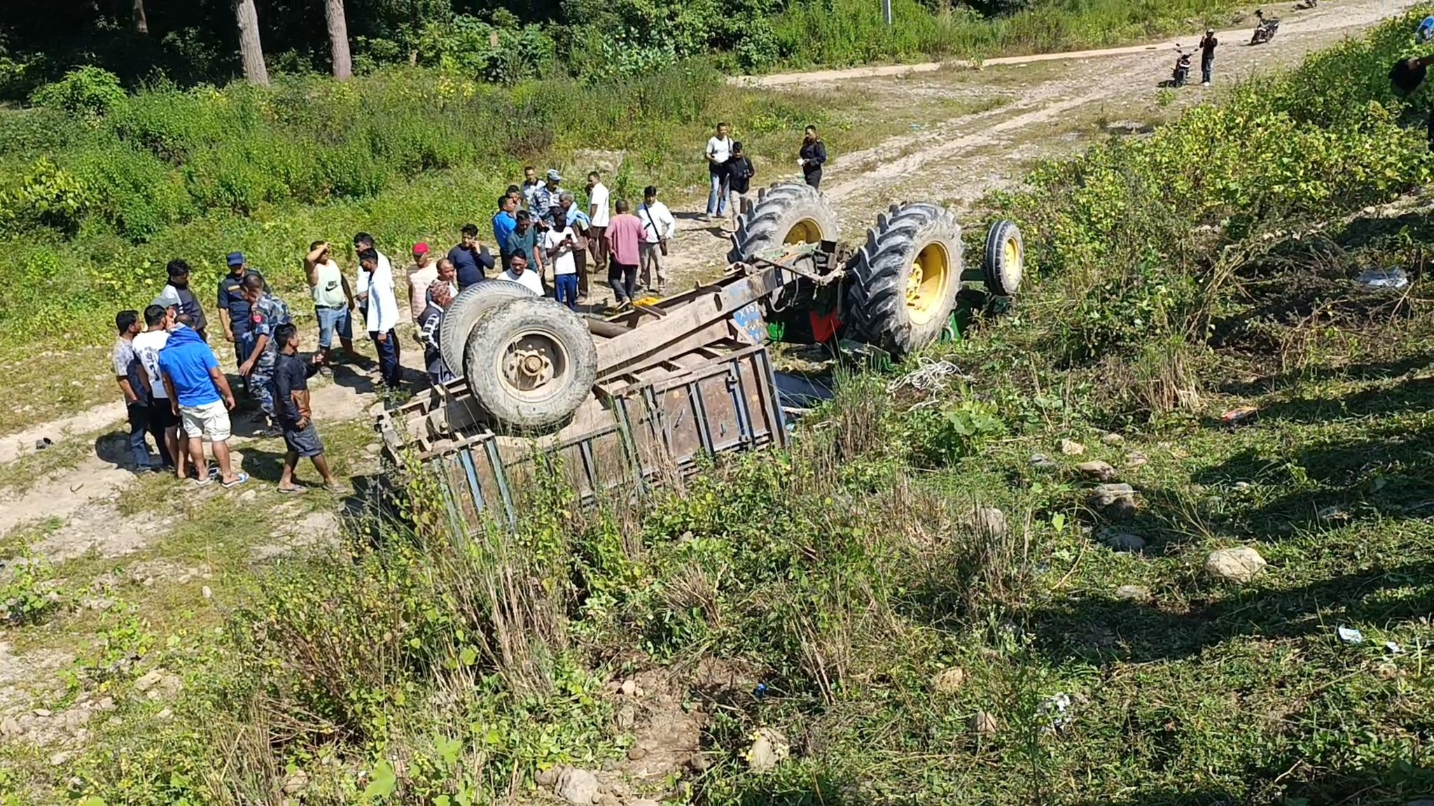 कैलाली ट्याक्टर दुर्घटनाका घाइतेको लम्कीमा उपचार हुँदै