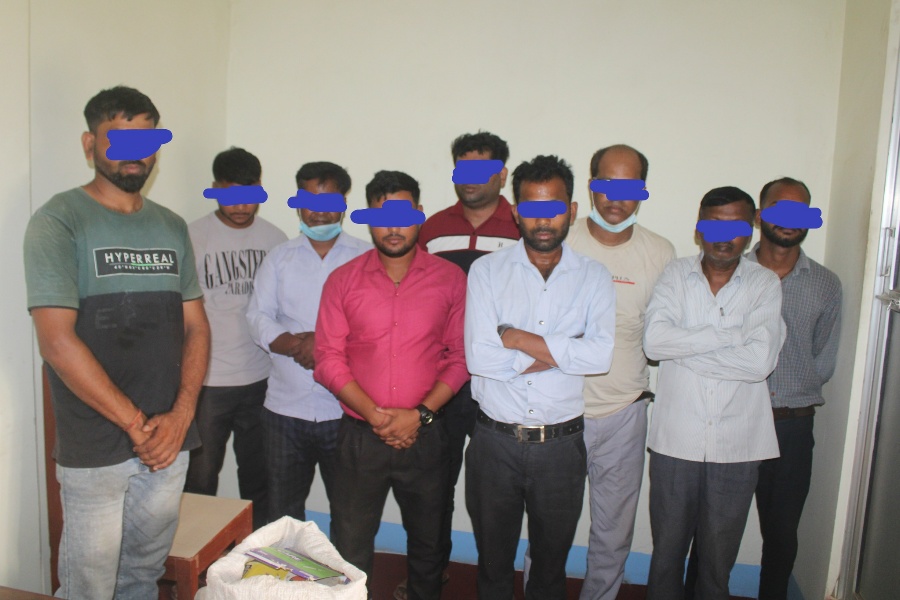 अवैध रूपमा औषधि पसल सञ्चालन गर्ने ९ भारतीय पक्राउ