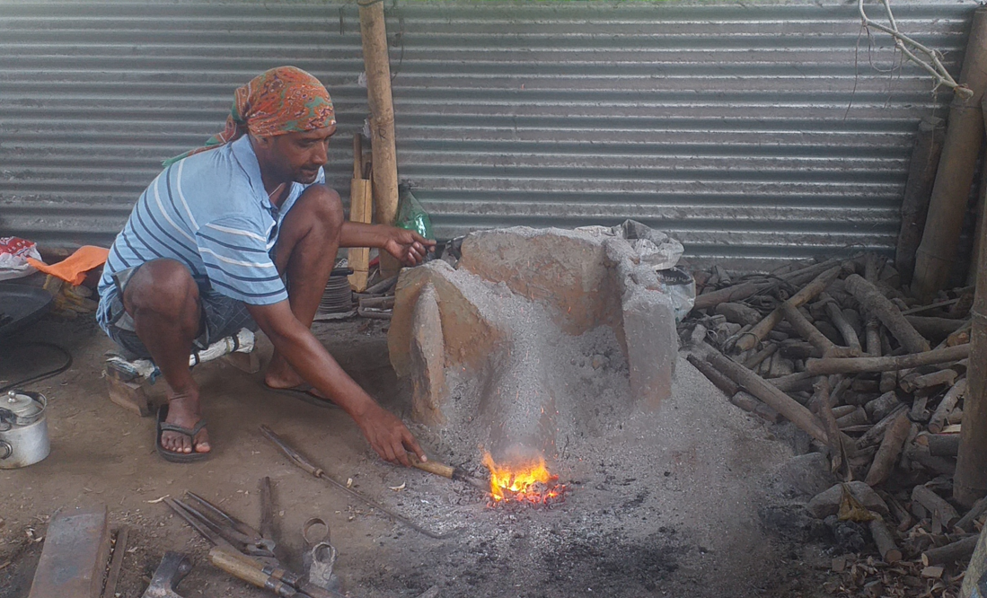 विदेशको कमाइले पालिनै मुस्किल, फर्किएर आरनमै