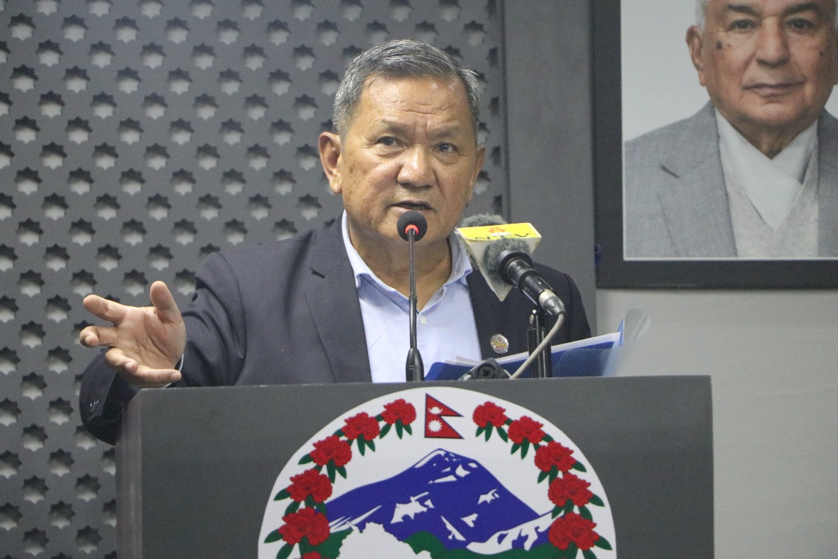 पटक–पटक हवाई दुर्घटना हुनु हाम्रो आकाश सुरक्षित नभएको संकेत : सञ्चारमन्त्री गुरुङ