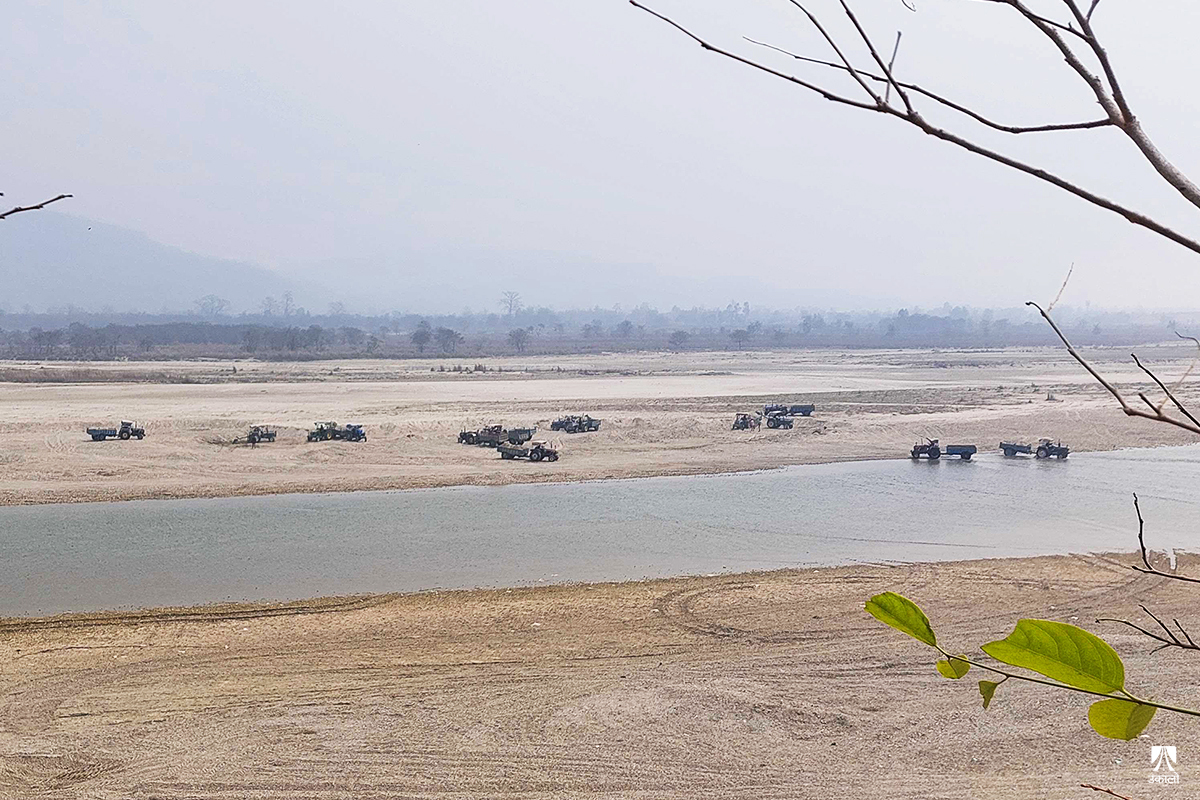 कमला नदीमा पानीको सतह घट्यो, रोपाइँ गर्न समस्या