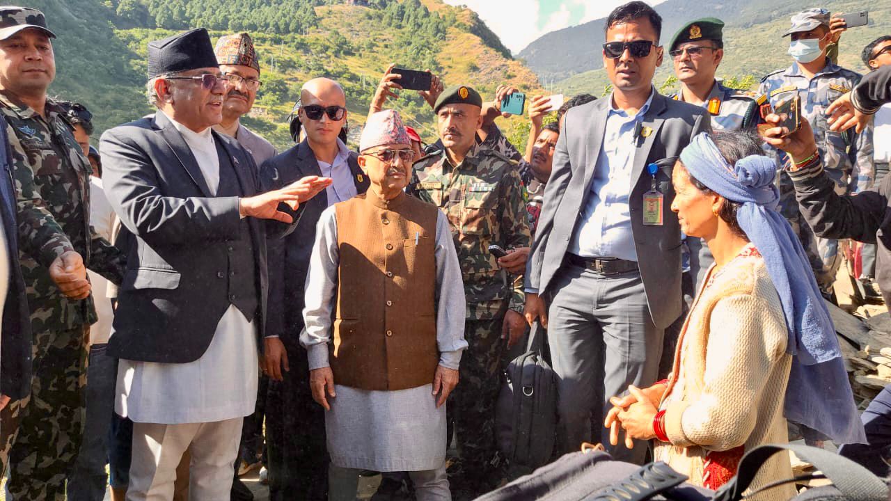 प्रधानमन्त्रीले गरे भूकम्प प्रभावित क्षेत्रको अवलोकन