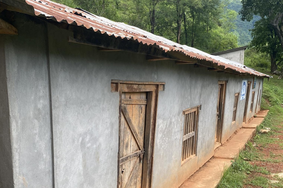 बसाइँसराइको असर: विद्यालयभरि ३ शिक्षक, २ विद्यार्थी