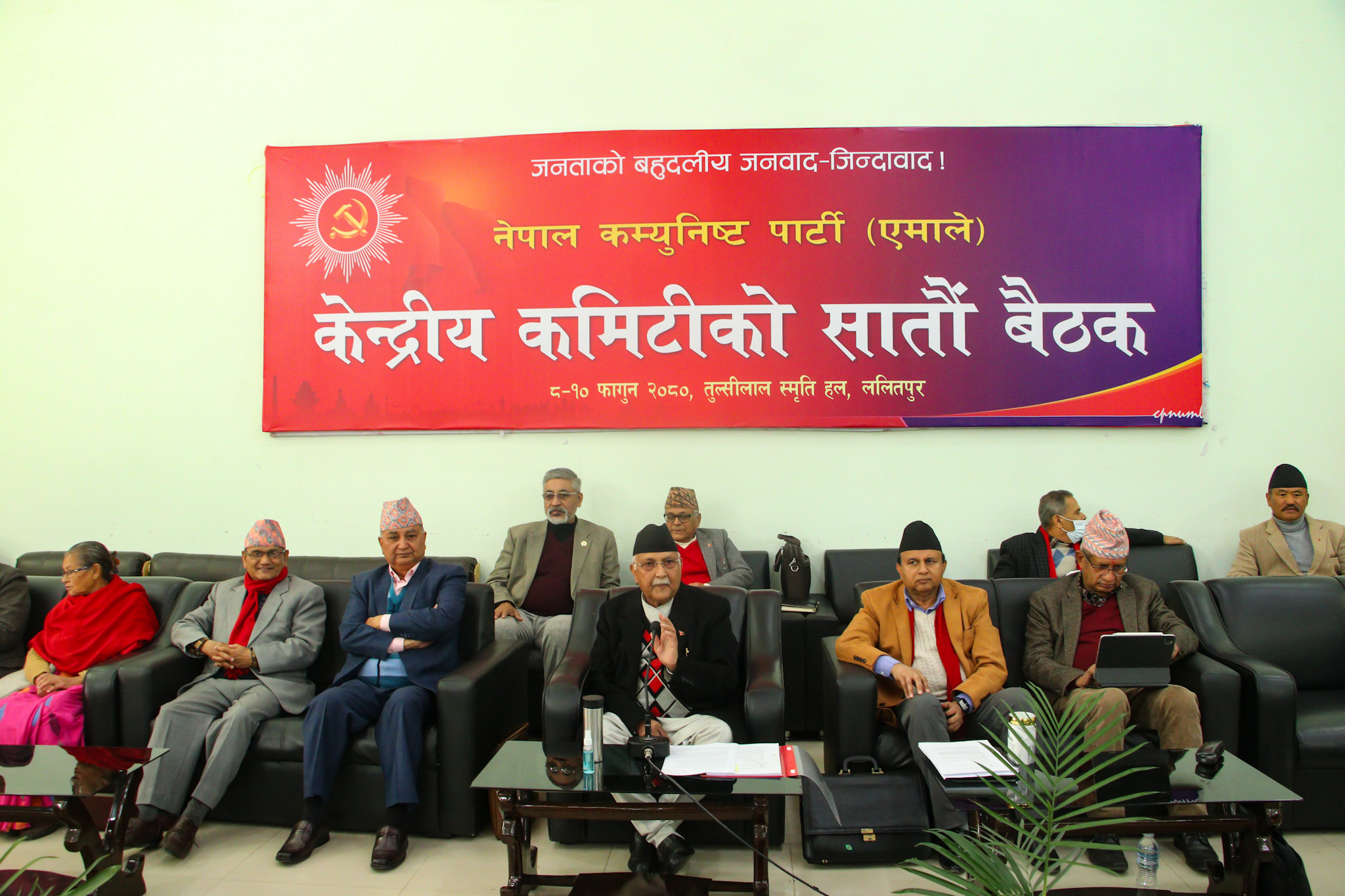 एमाले केन्द्रीय कमिटी बैठकमा ४ कार्ययोजना प्रस्तुत, ९ समूह बनाएर छलफल हुँदै