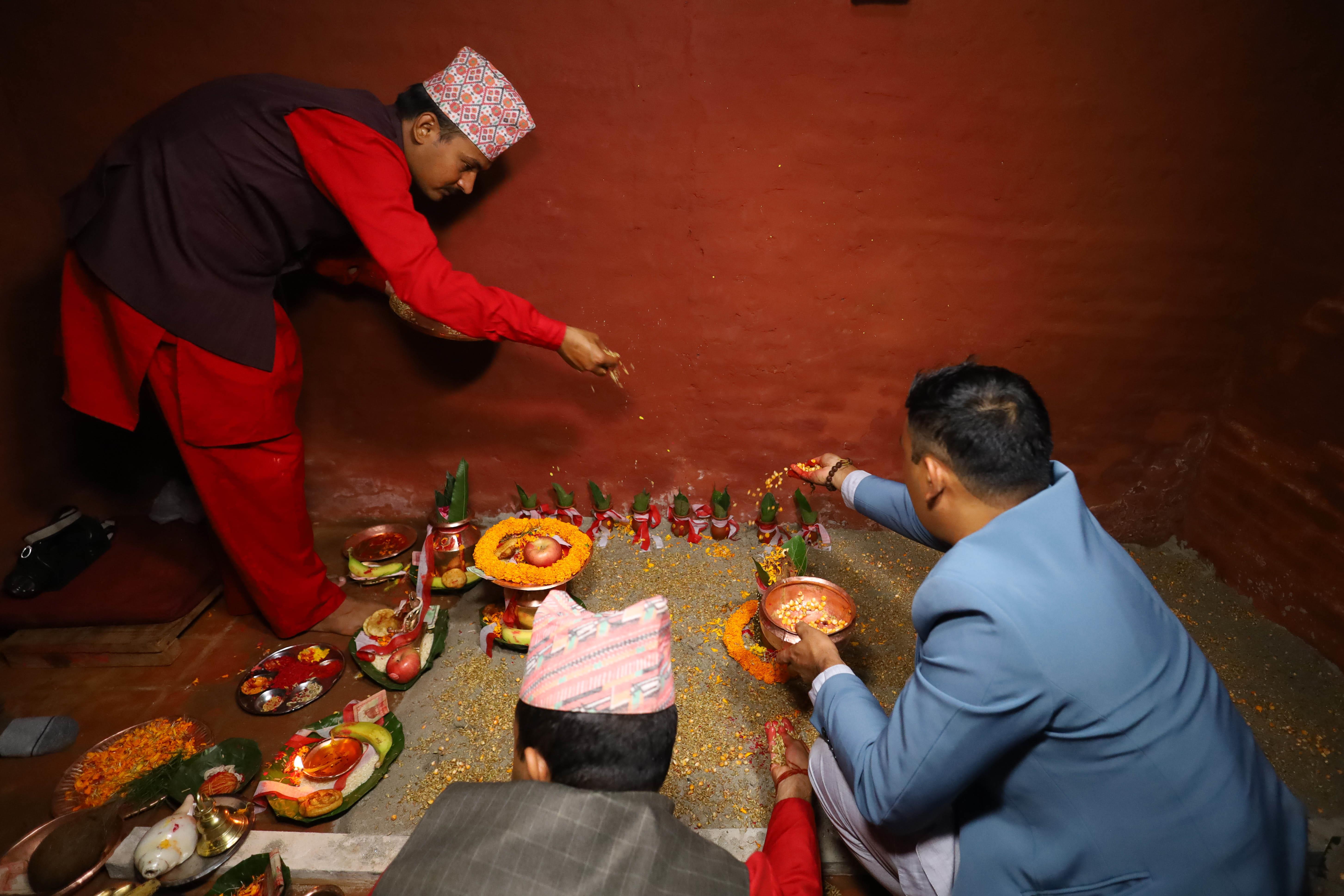 हनुमान ढोकाको दशैँ घरमा राखियो जमरा