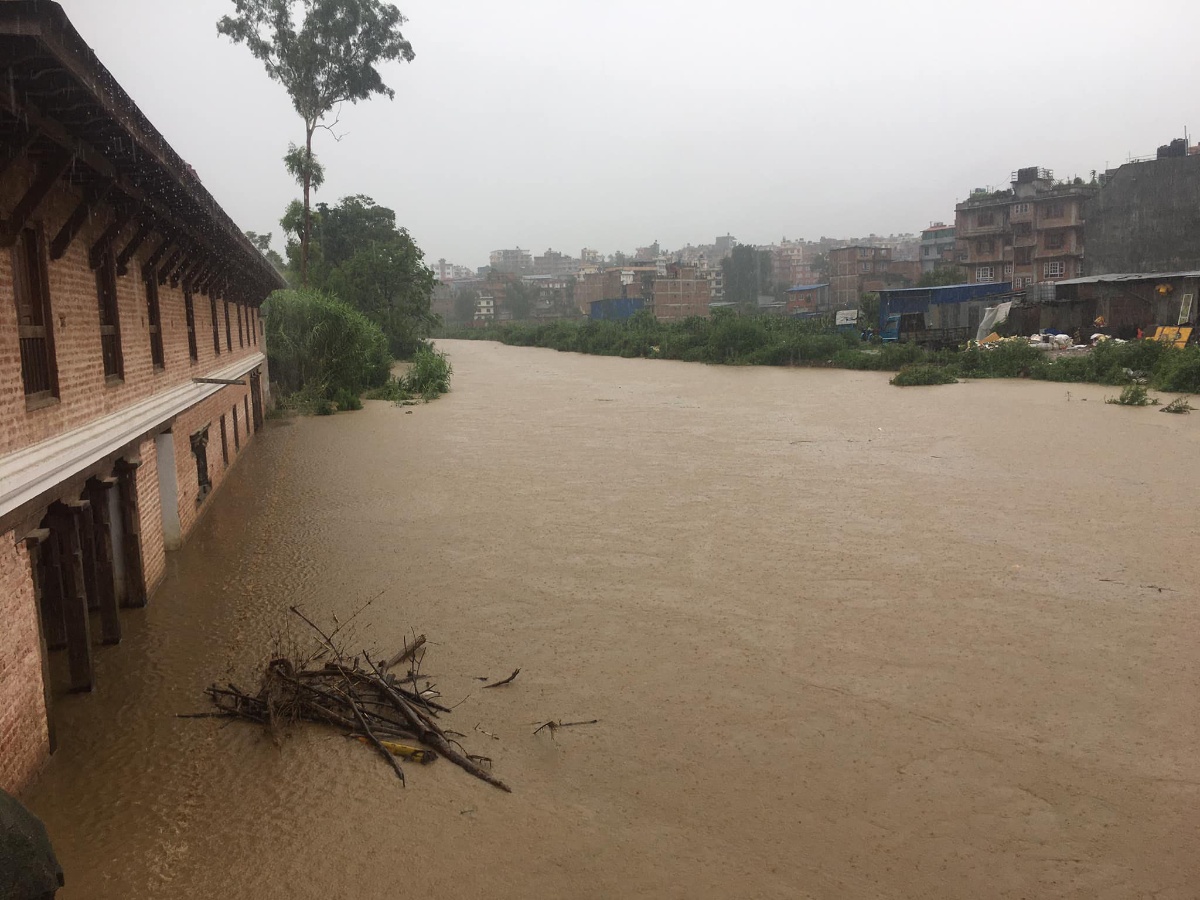 हनुमन्तेको बाढीले भक्तपुरका विभिन्न बस्ती डुबानमा 