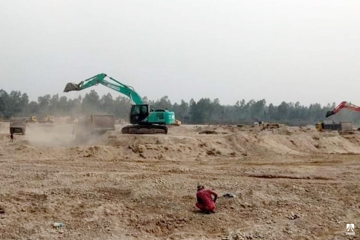 ढुंगाबालुवा उत्खननको ‘द्रव्य राजनीति’: दोहन गर्नेलाई लाभ, देशलाई क्षति