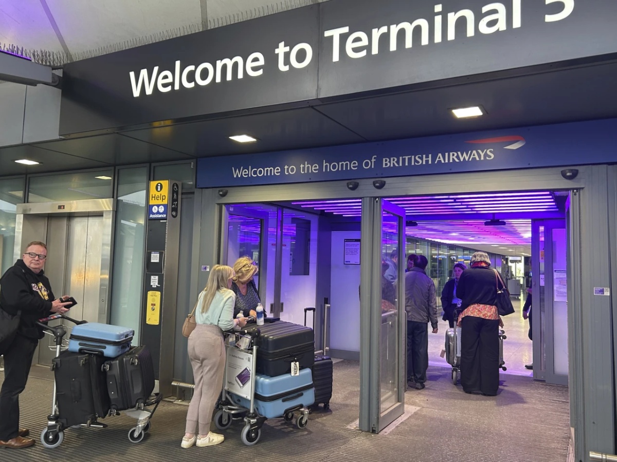 विद्युत् सबस्टेसनमा आगलागीपछि अवरुद्ध हिथ्रो विमानस्थल पूर्ण रूपमा सञ्चालनमा