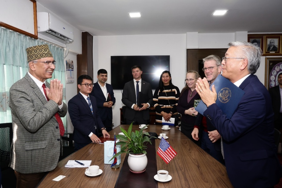 अर्थमन्त्री पौडेल र अमेरिकी सहायक विदेशमन्त्री लुबीच छलफल