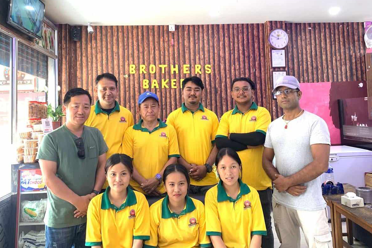 एनसी र वीरेन्द्रको ‘ब्रदर्स बेकरी’: मासिक २ लाख आम्दानी, ८ जनालाई रोजगारी