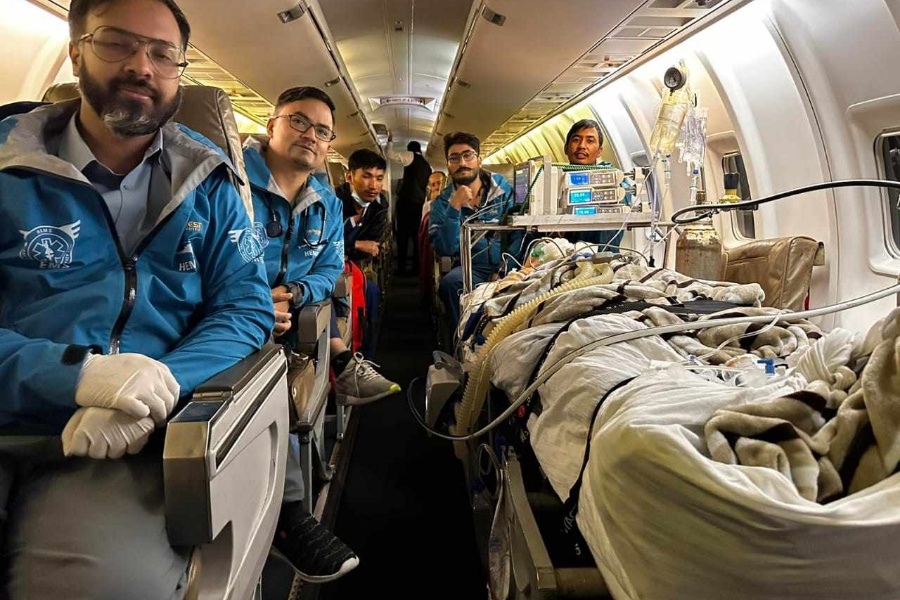 मनाङ एयरका पाइलट सेढाईंलाई थप उपचारका लागि भारत लगियो 