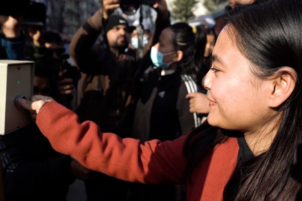 काठमाडौँका १३ ठाउँमा ‘अन डिमान्ड पेडेस्ट्रियन क्रसिङ’ जडान, ट्राफिक व्यवस्थापनमा कति सहज?