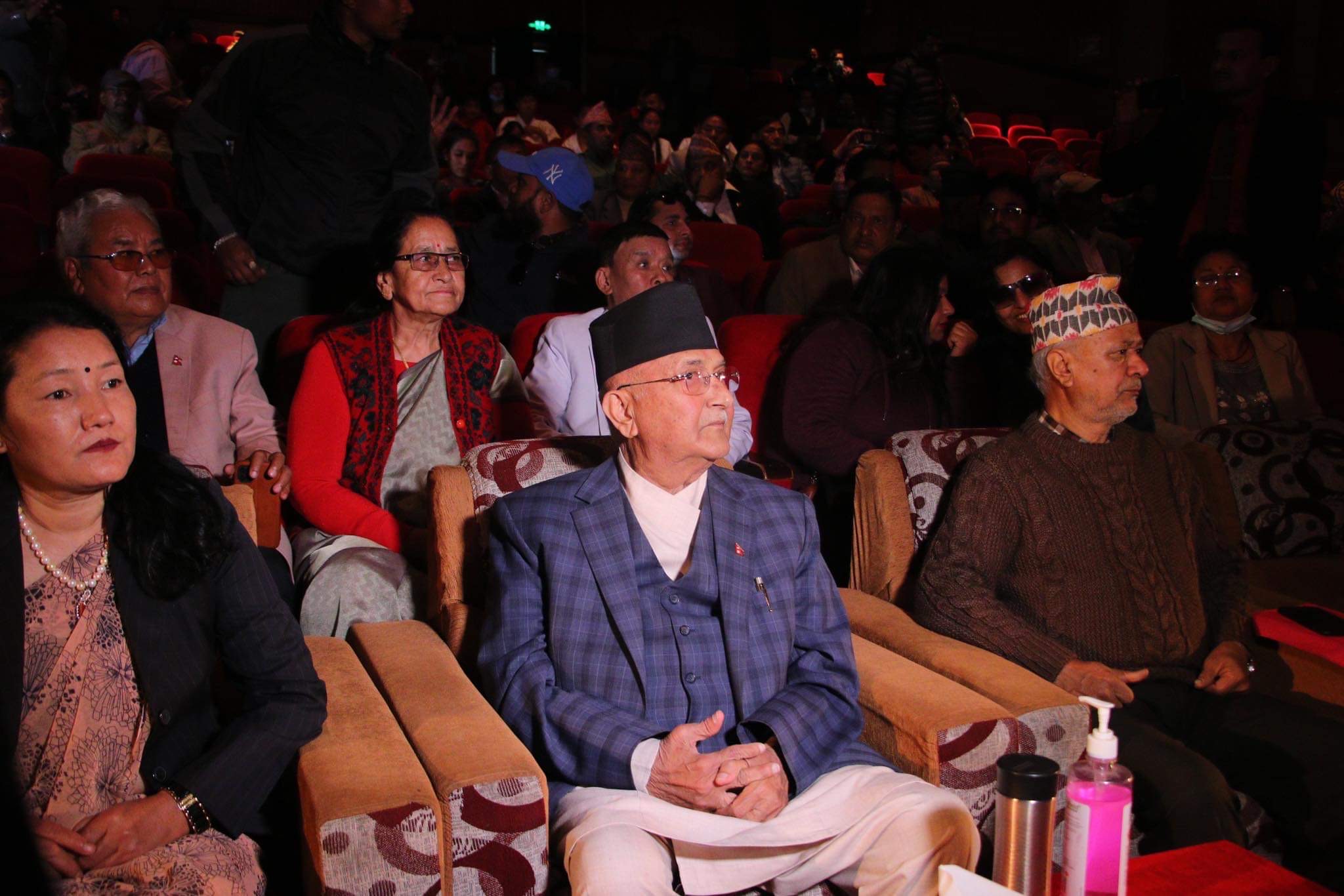 ठूलो कचौरामा दुधभात पाएपछि बिरालो छिमेकीकहाँ जानु अनौठो होइन : ओली [भिडियो]