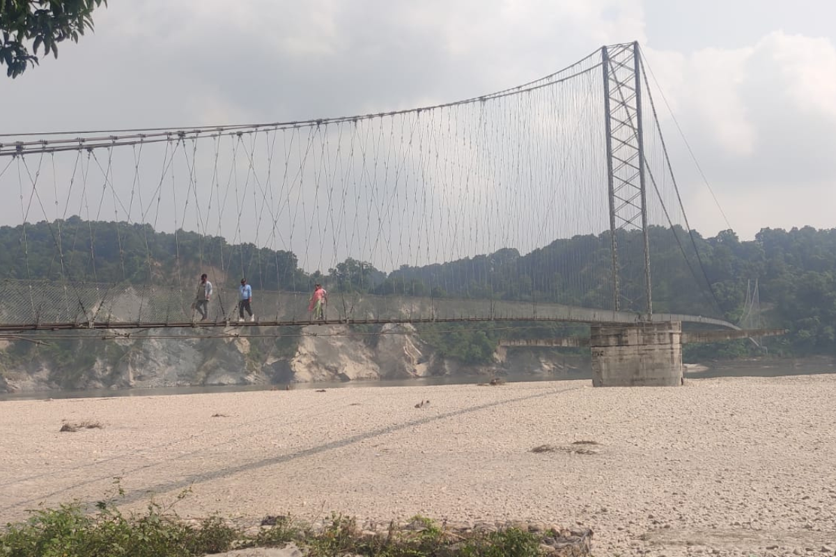 नारायणीमा साढे ५ करोड खर्चेर झोलुंगे पुल, निकुञ्जको अड्चनले २ वर्षदेखि ताला