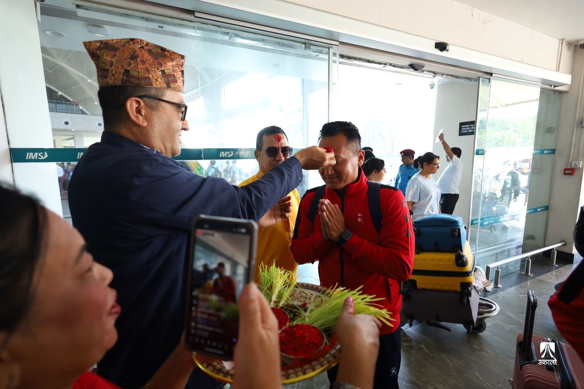 श्रीलंकाबाट फर्किएको भलिबल टोलीलाई टीका–जमराले स्वागत (तस्वीरहरू)