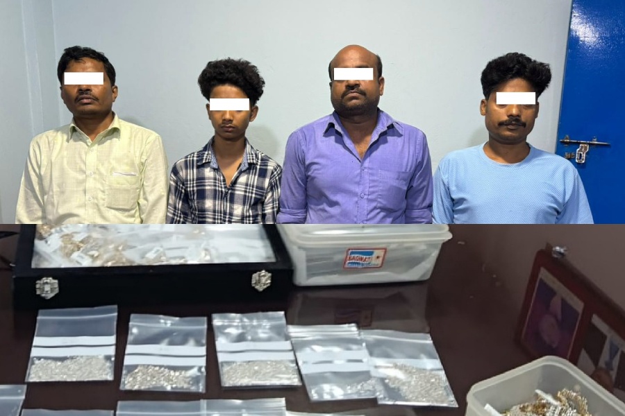 २ करोडभन्दा बढीको गहनासहित ४ जना पक्राउ