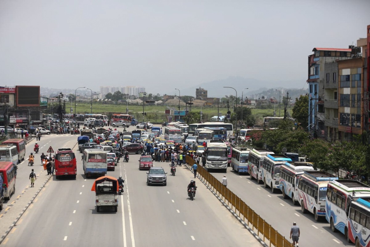 यातायात सिन्डिकेटमा दलहरूको साथ, सरकार संरक्षक