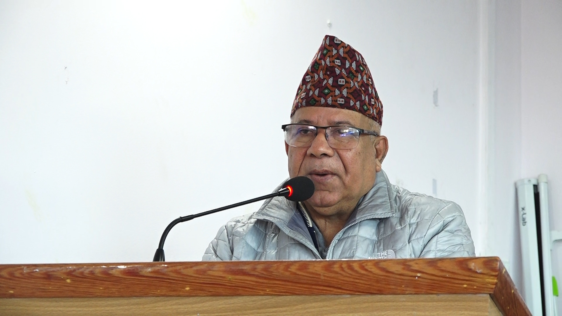 सत्तारूढ गठबन्धनमा सामेल हुँदैनौँ : माधव नेपाल