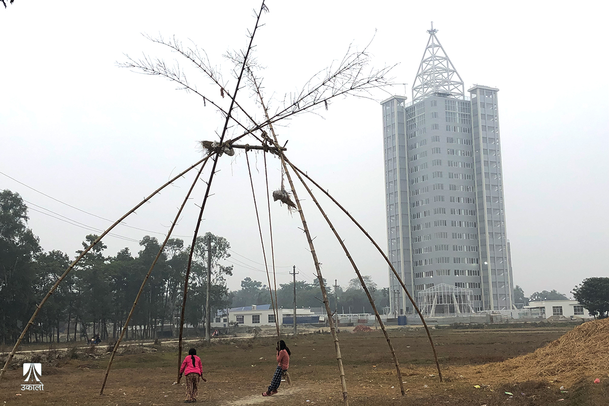 धरहराभन्दा अग्लो ‘दमक टावर’ : दृश्यमा झुपडी र खेत, न भाडा न व्यापार