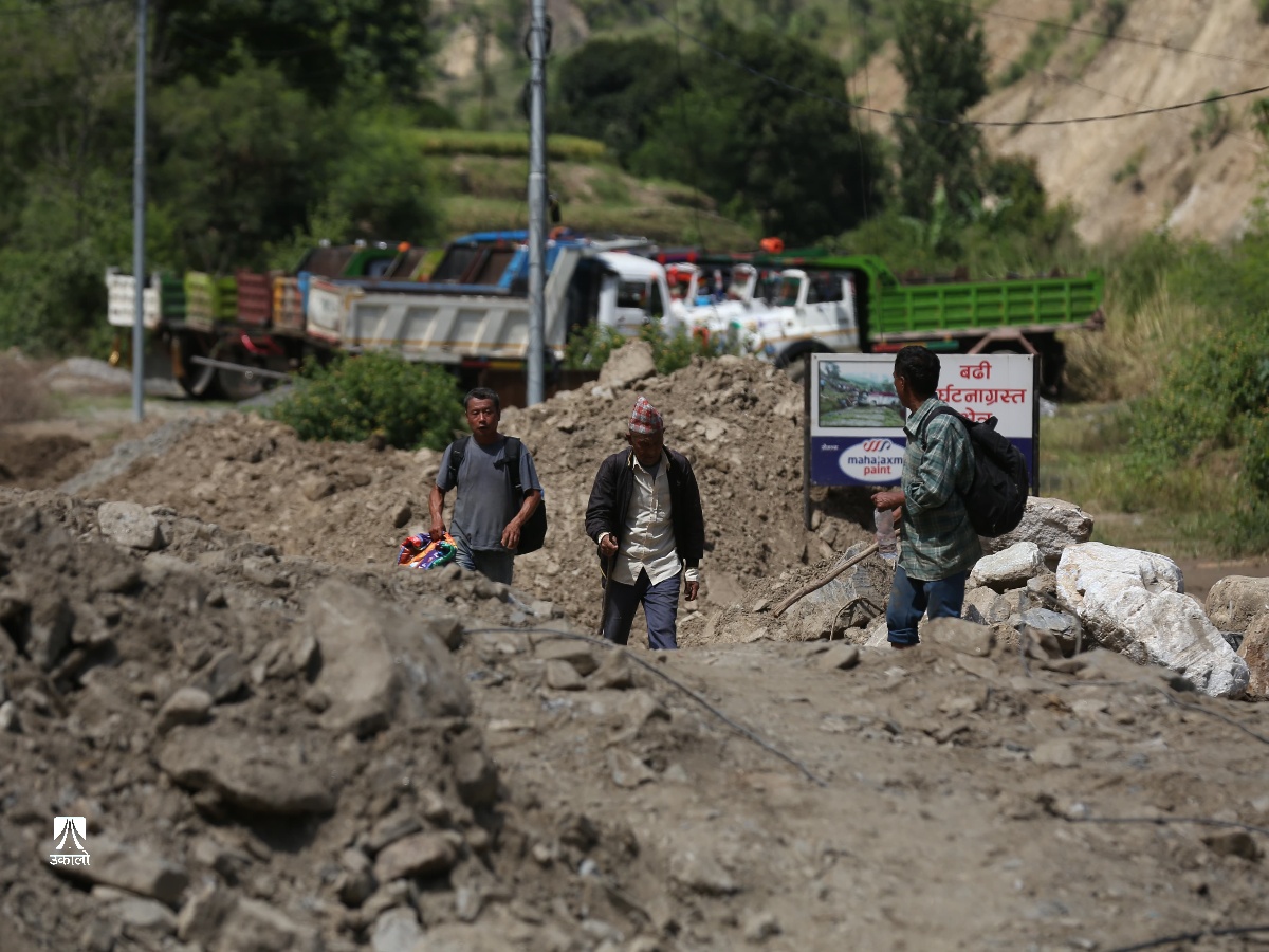 अझै अवरुद्ध छन् यी १७ सडकखण्ड