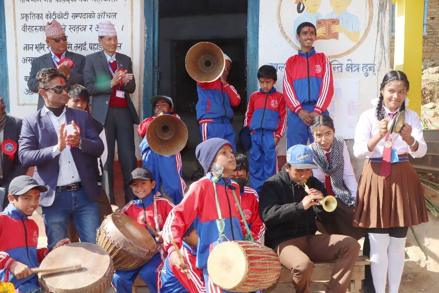 पैयुँपाटाका विद्यार्थी: पढ्दै, पञ्चेबाजा बजाउन सिक्दै