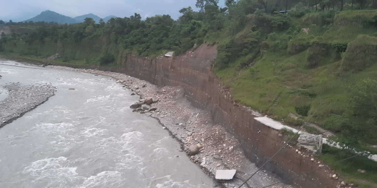 सेतीको कटानले अन्त्यकर्मका लागि घाट पुग्न समस्या