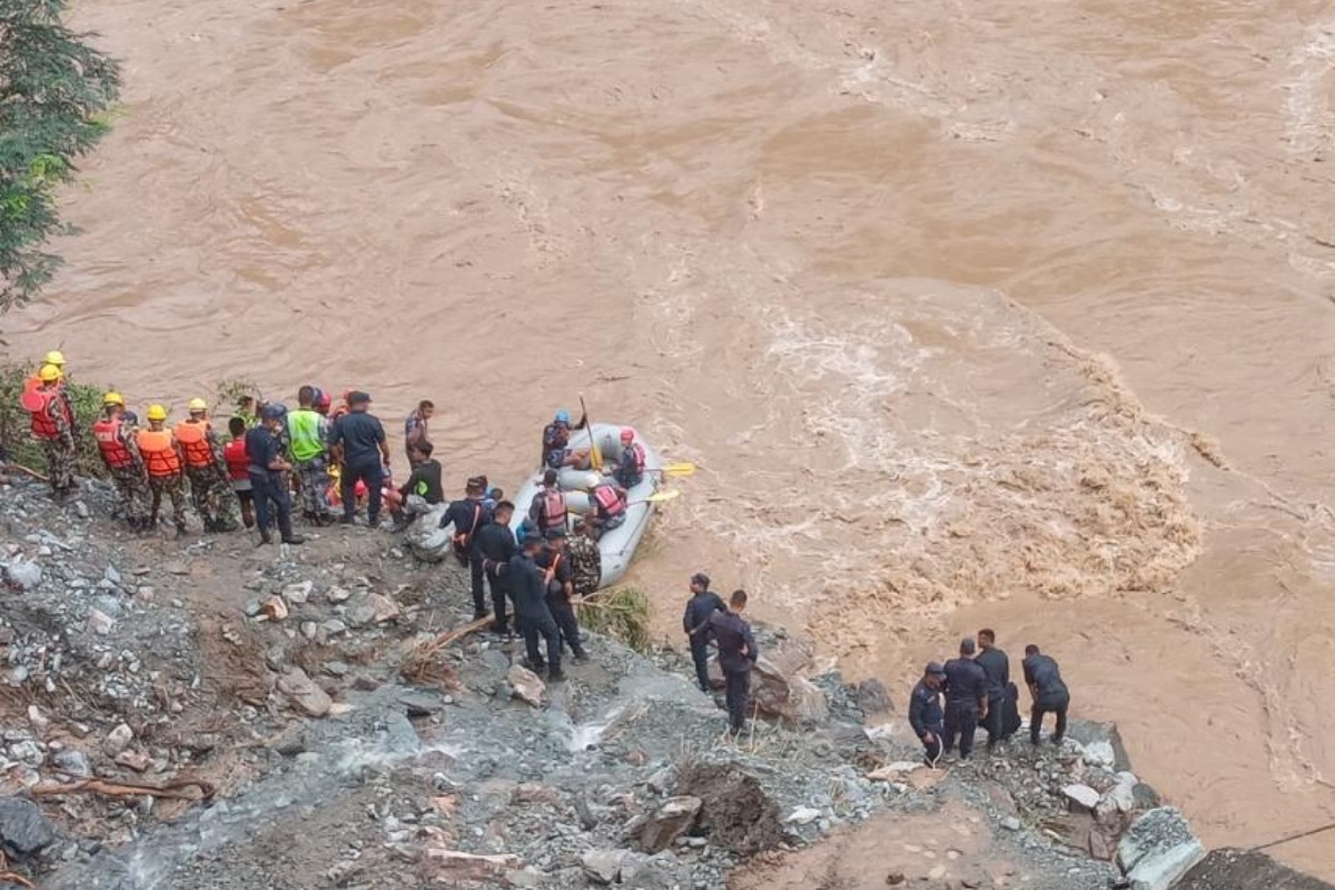 पहिरोले बगाएको बसमा थिए ७ भारतीय नागरिक