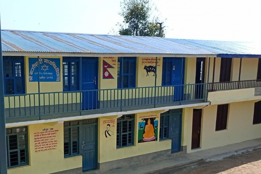 निजी खर्चमा विद्यालय भवन निर्माण
