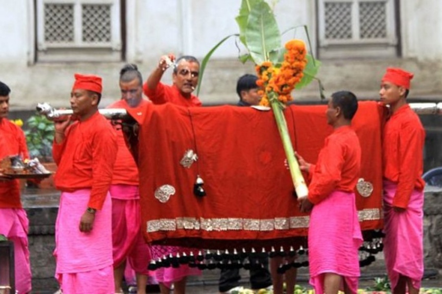 दशैँको सातौँ दिन: घरघरमा फूलपाती भित्र्याइँदै