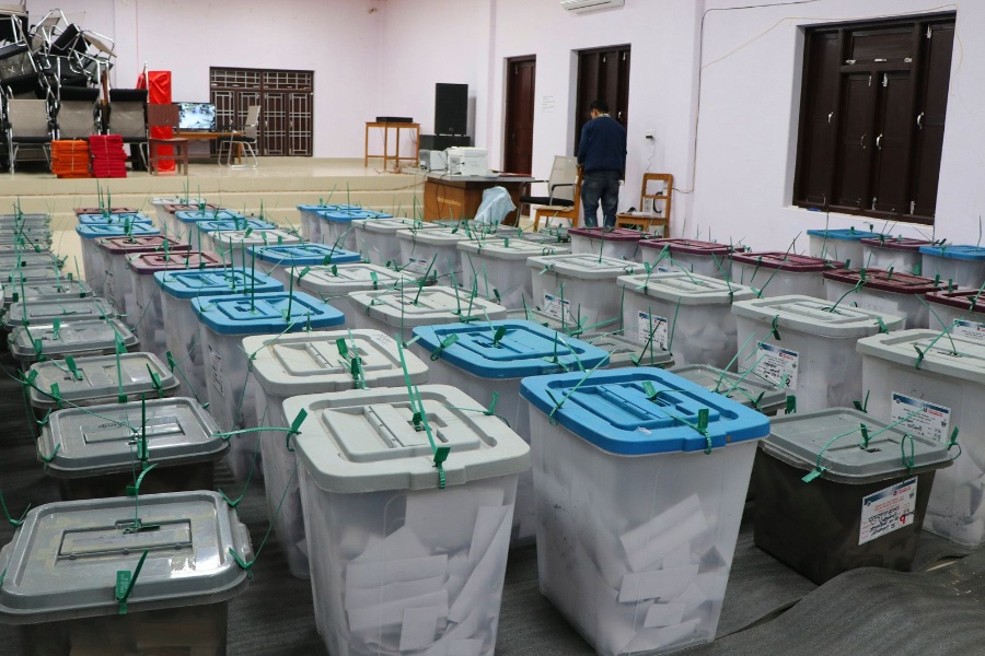 संखुवासभाका तीन मतदानस्थलका मतपेटिका हेलिकप्टरमा ल्याइयो