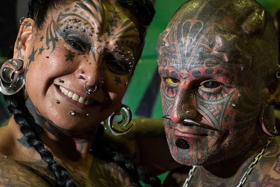 विश्व–चर्चित ‘ट्याटू जोडी’ जो शारीरिक पीडामा रमाउँछन्