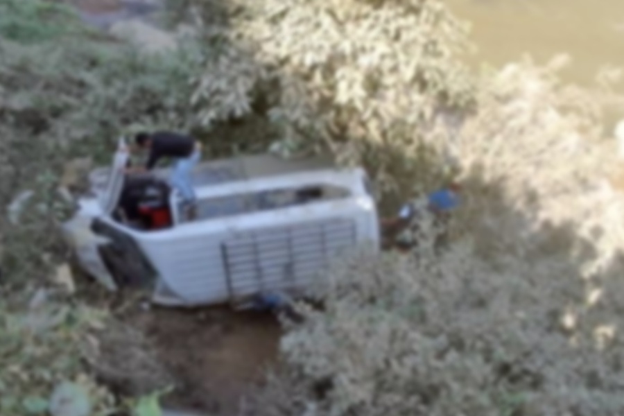 माइक्रोबस दुर्घटनामा ११ जना घाइते