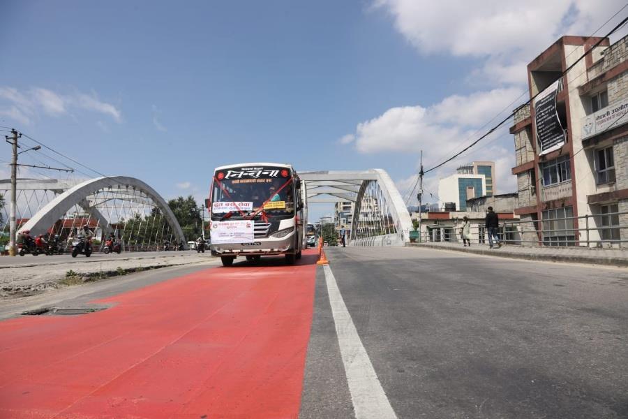 प्रभावहीन द्रुत बस सेवा, उत्साहित यात्रु बने निराश 