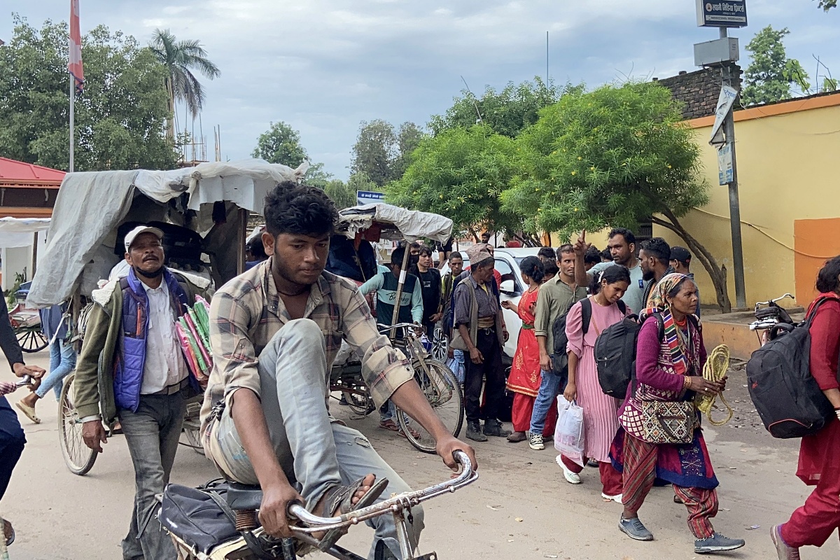 दशैँ मनाउन नेपालगन्ज नाका हुँदै घर फर्किए २ लाख नेपाली